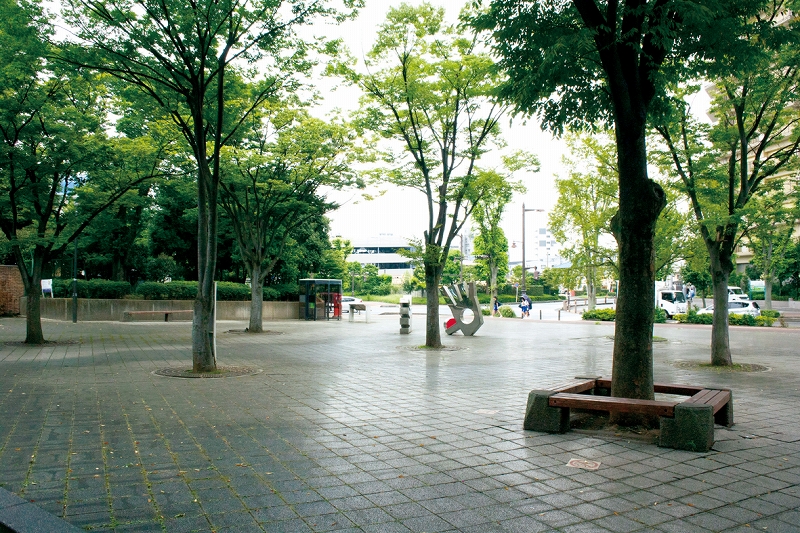 駅西口公園 駅西口公園