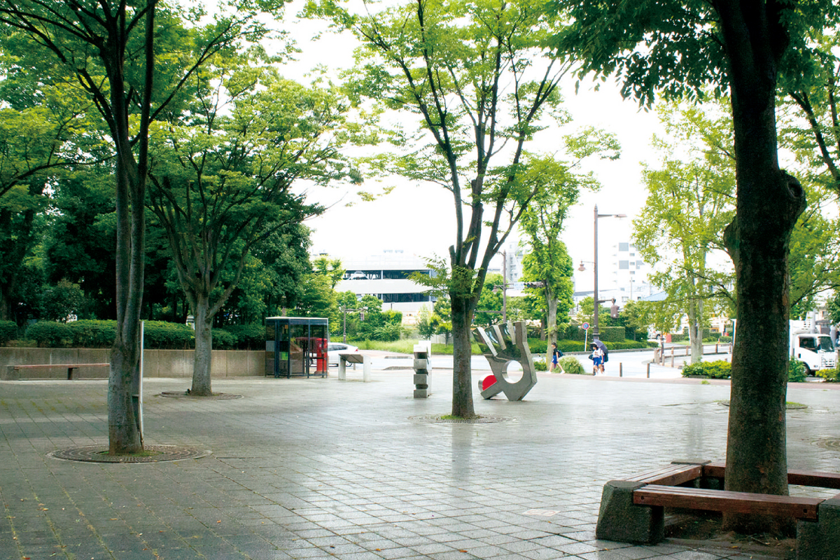 【駅西口公園】 【駅西口公園】