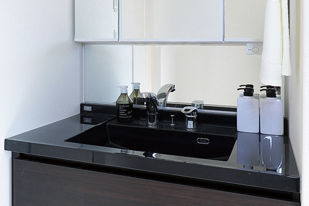 【清潔感のある洗面スペース】