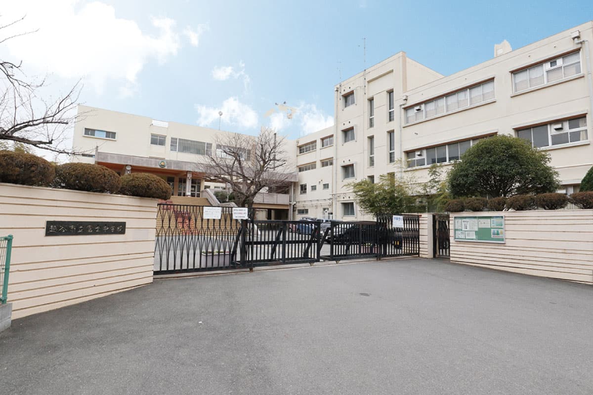 越谷市立富士中学校 越谷市立富士中学校