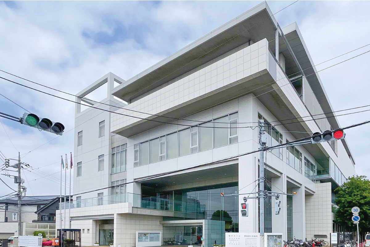 欅のホール(中央出張所、興風図書館、生涯学習センター) 欅のホール(中央出張所、興風図書館、生涯学習センター)