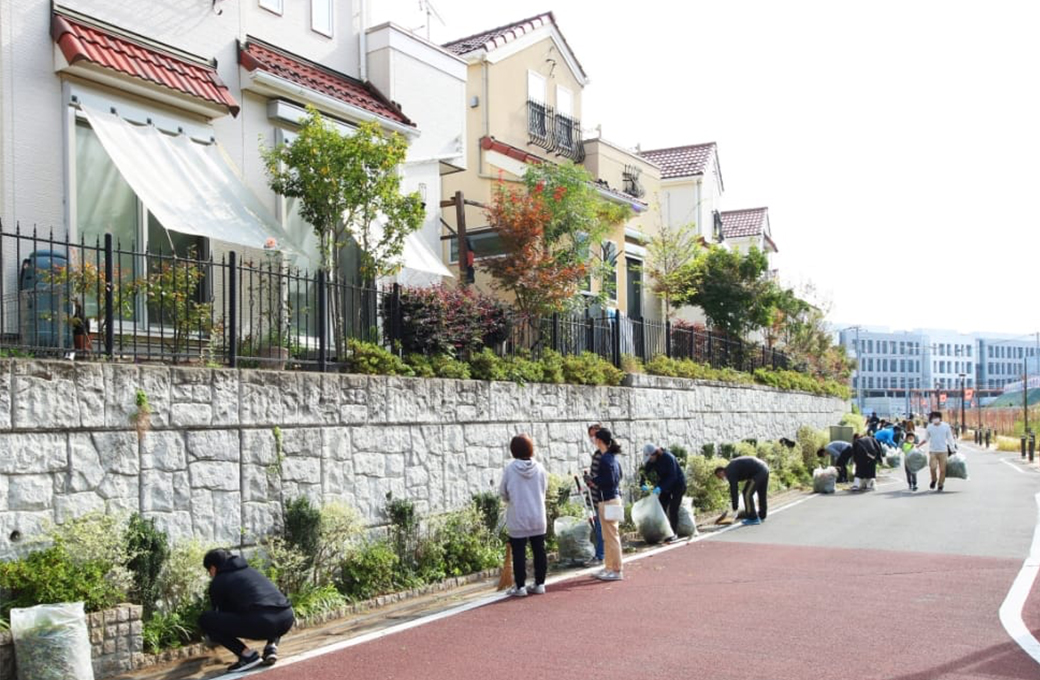 住民の方々によって進められる緑の管理と育み