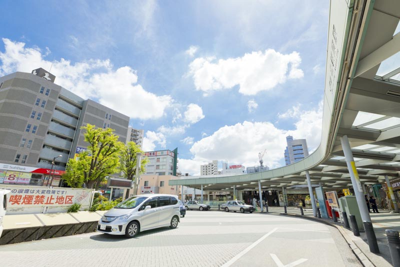 「北朝霞」駅 東口（手前）から、「朝霞台」駅 北口（奥）