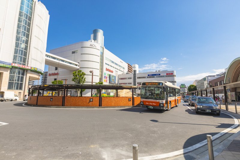 「草加」駅前 バスロータリーの様子